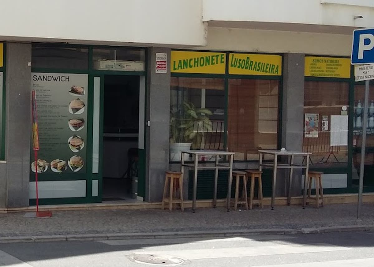 A fachada da Lanchonete Luso Brasileira, na Rua Infante D. Henrique